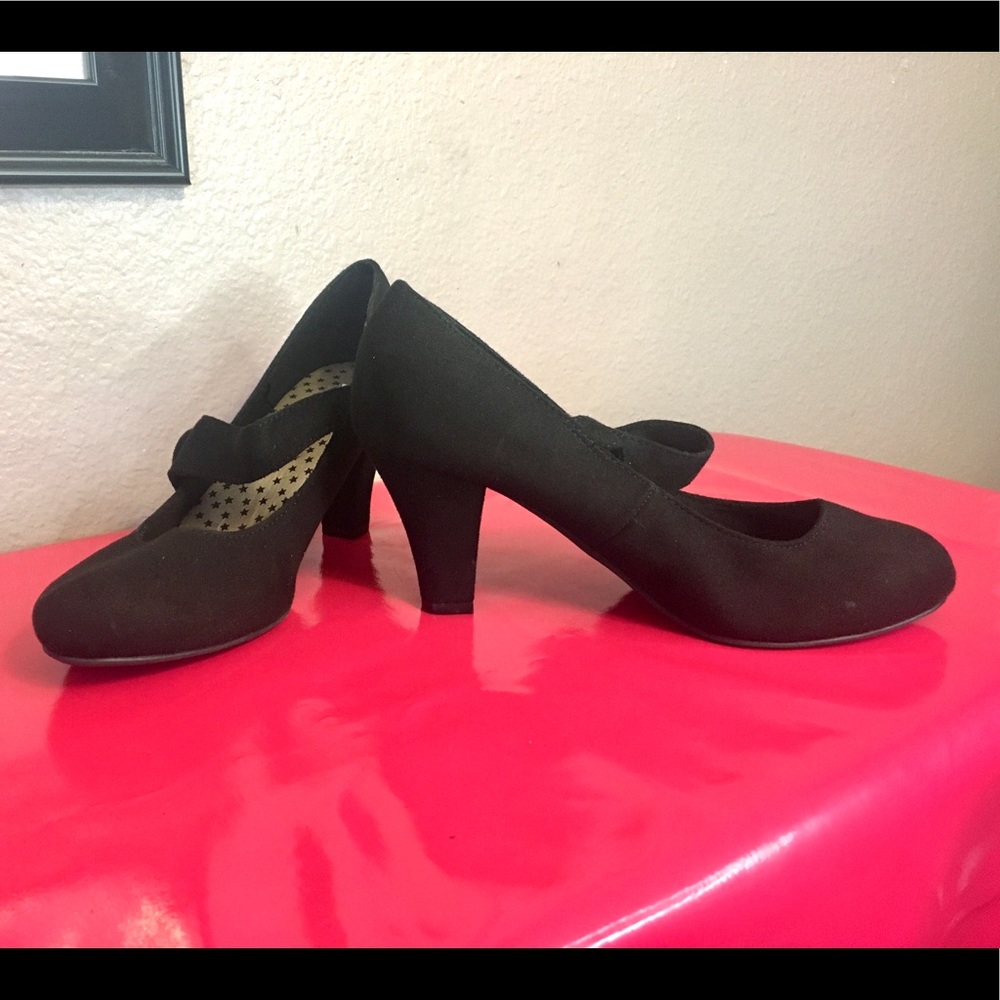 American Eagle Black Pump Heel